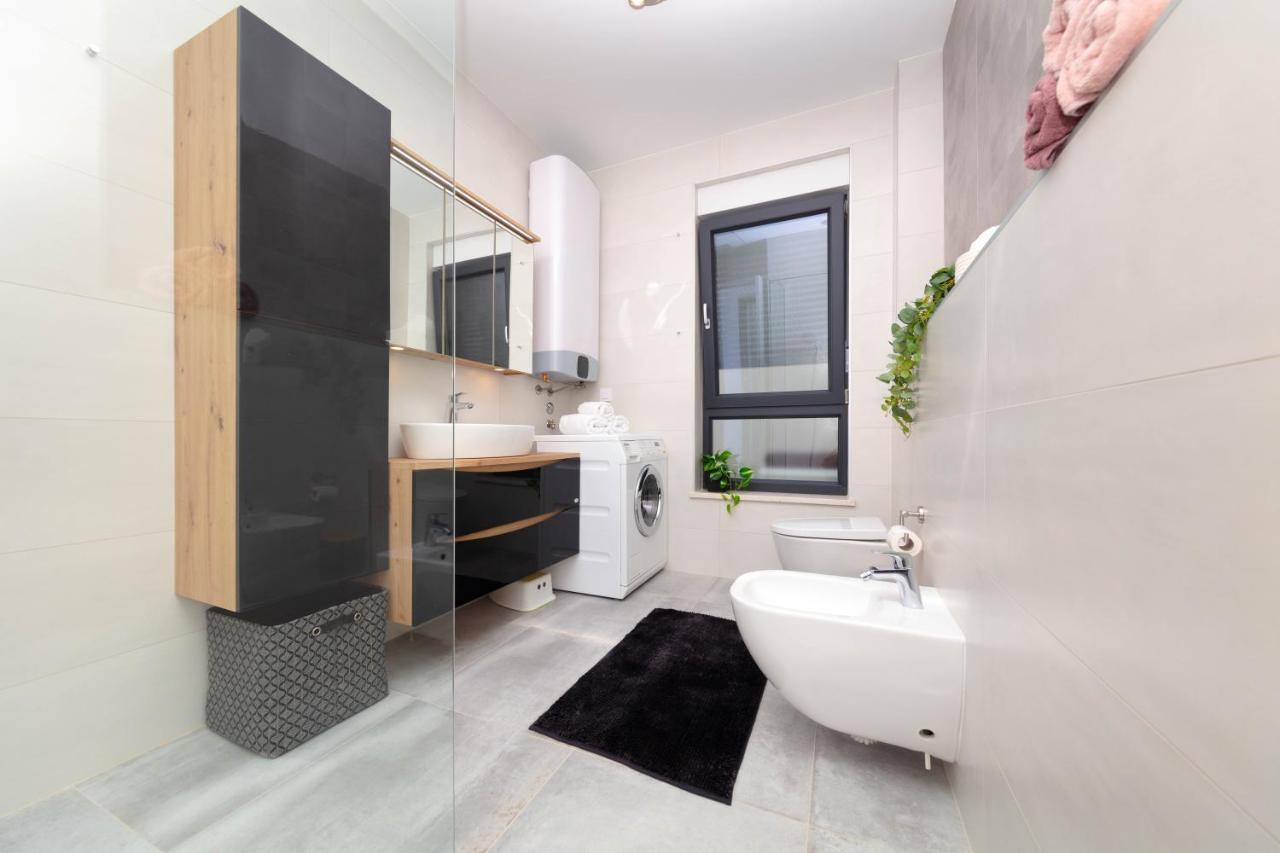 Apartman Oranz Баньоле Екстериор снимка