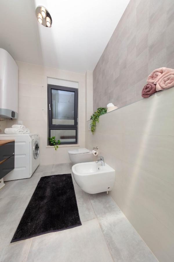 Apartman Oranz Баньоле Екстериор снимка