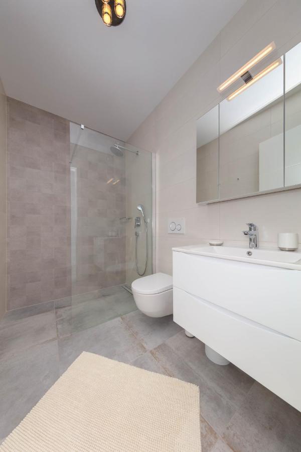 Apartman Oranz Баньоле Екстериор снимка
